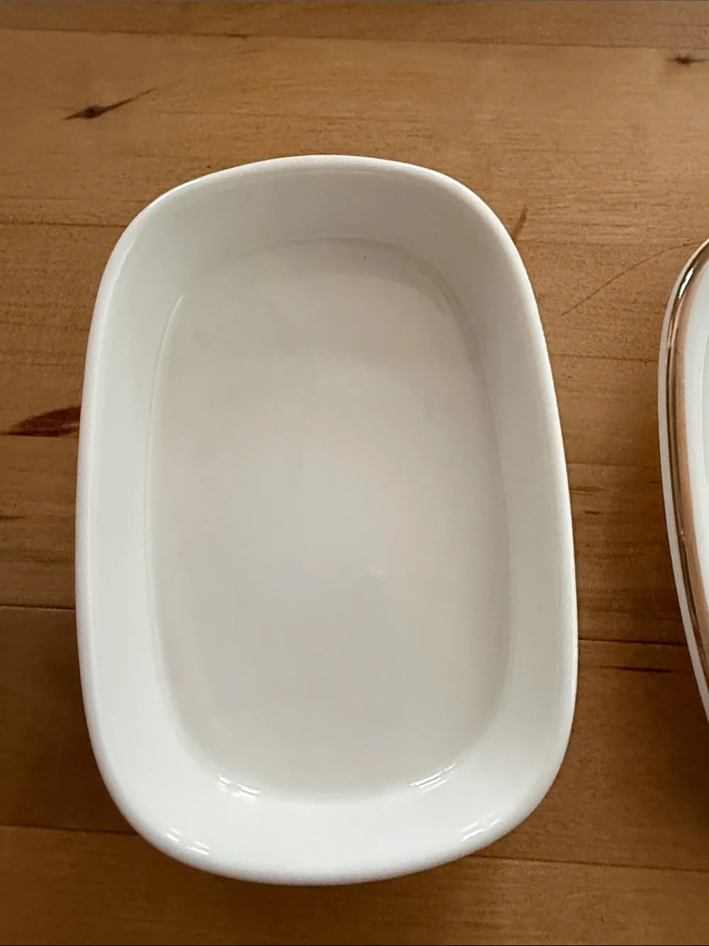 Ceramic White and Gold Soap Dish - Elegant Home Bath Accessory